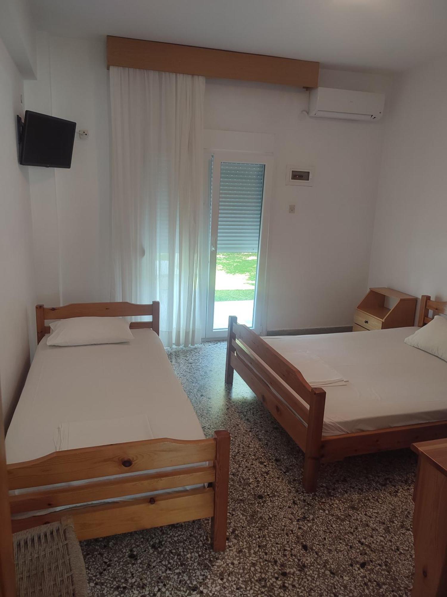 Michalos Apartments Paralía Skotínis Buitenkant foto